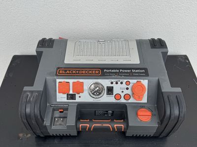 Black + Decker Portable Power Station Jump Starter Compressor