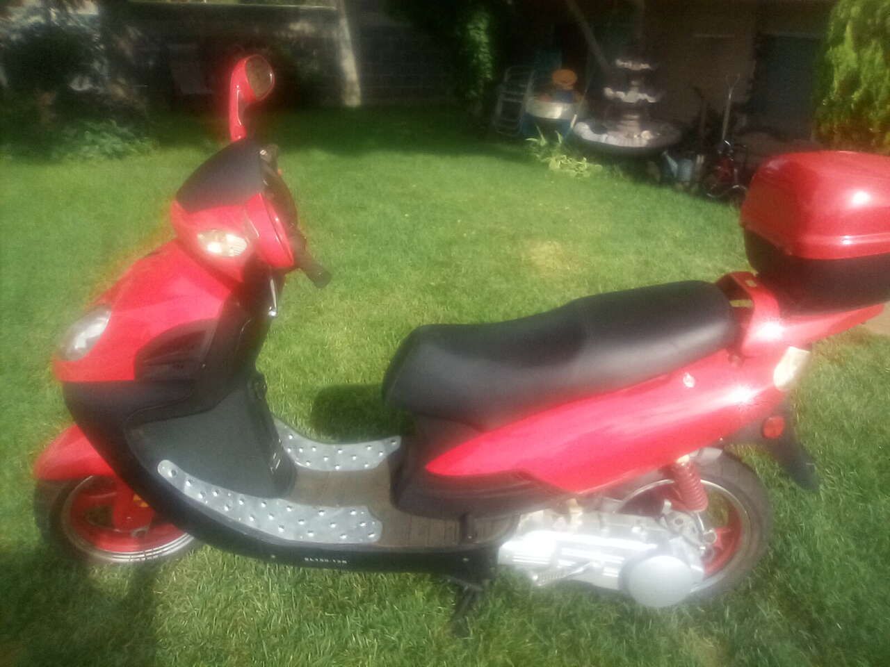 Motor Scooter 324 original miles excellent condition 150CC
