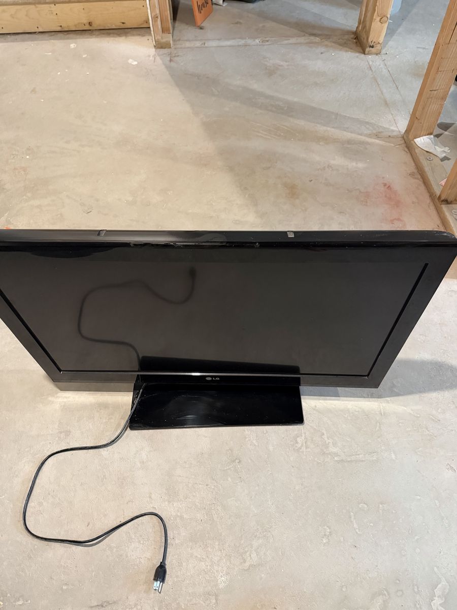 LG TV 37IN