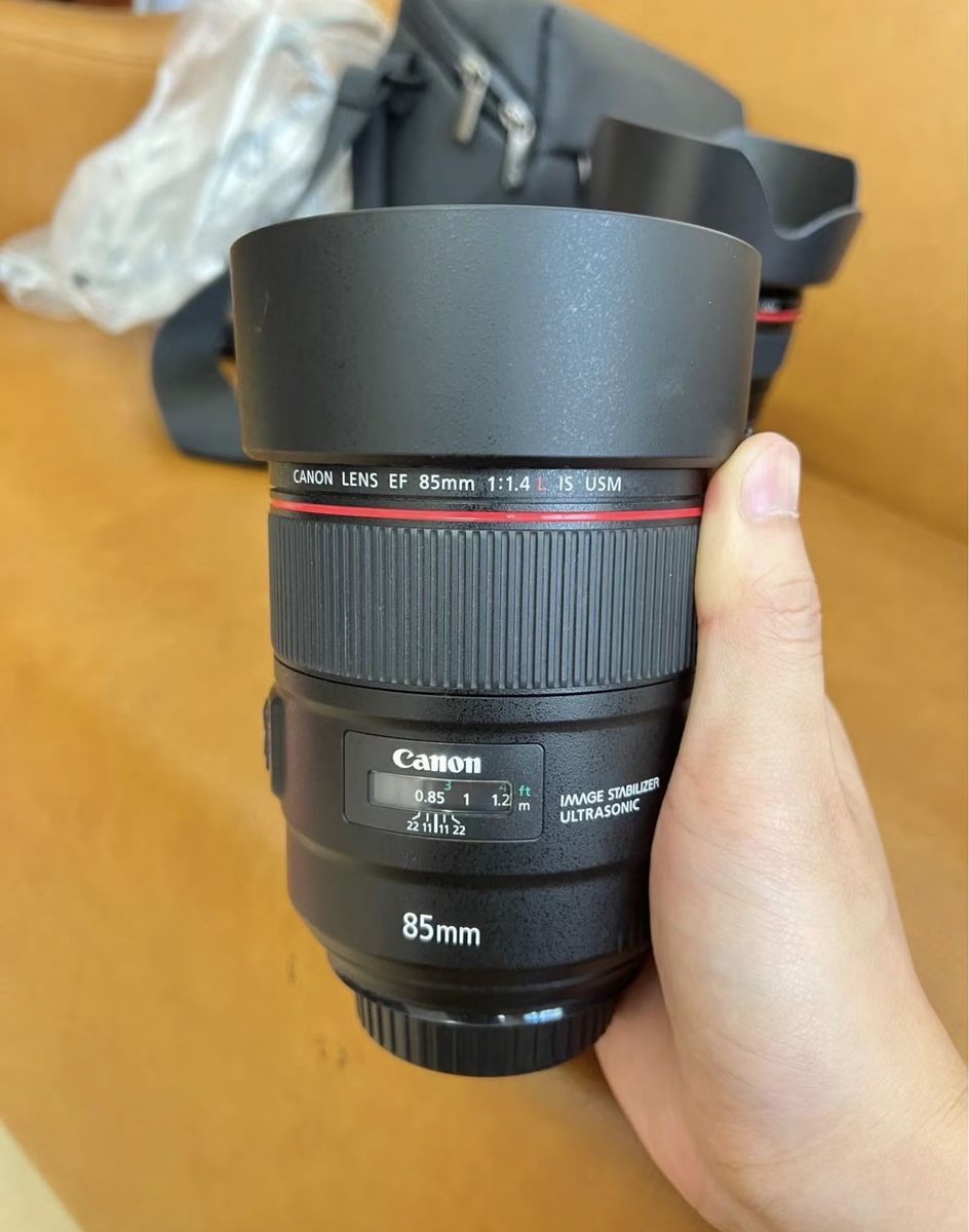 Canon EF 85mm f1.4L is like new 