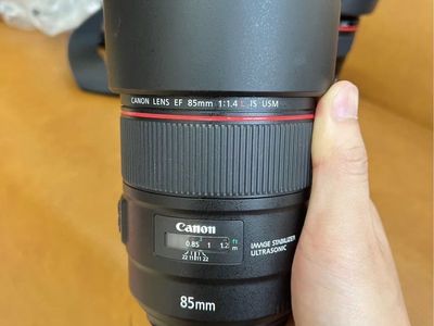 Canon EF 85mm f1.4L is like new