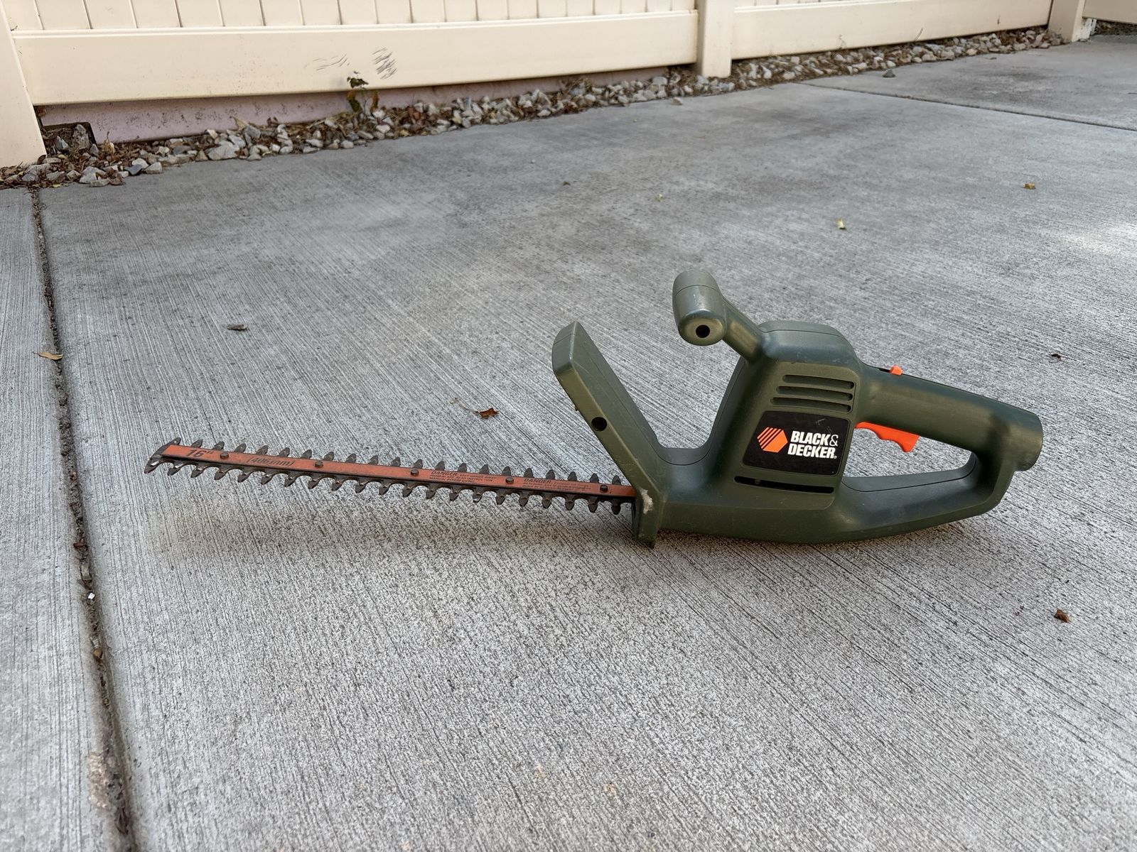 Bush trimmer