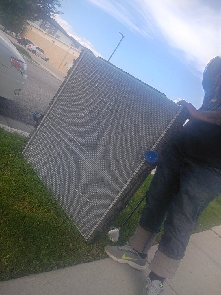 Used Auto Radiator for Cars - Good Condition