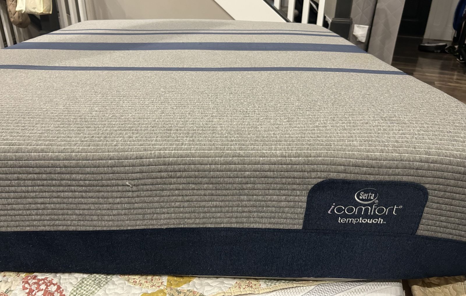 Queen serta icomfort mattress great condition