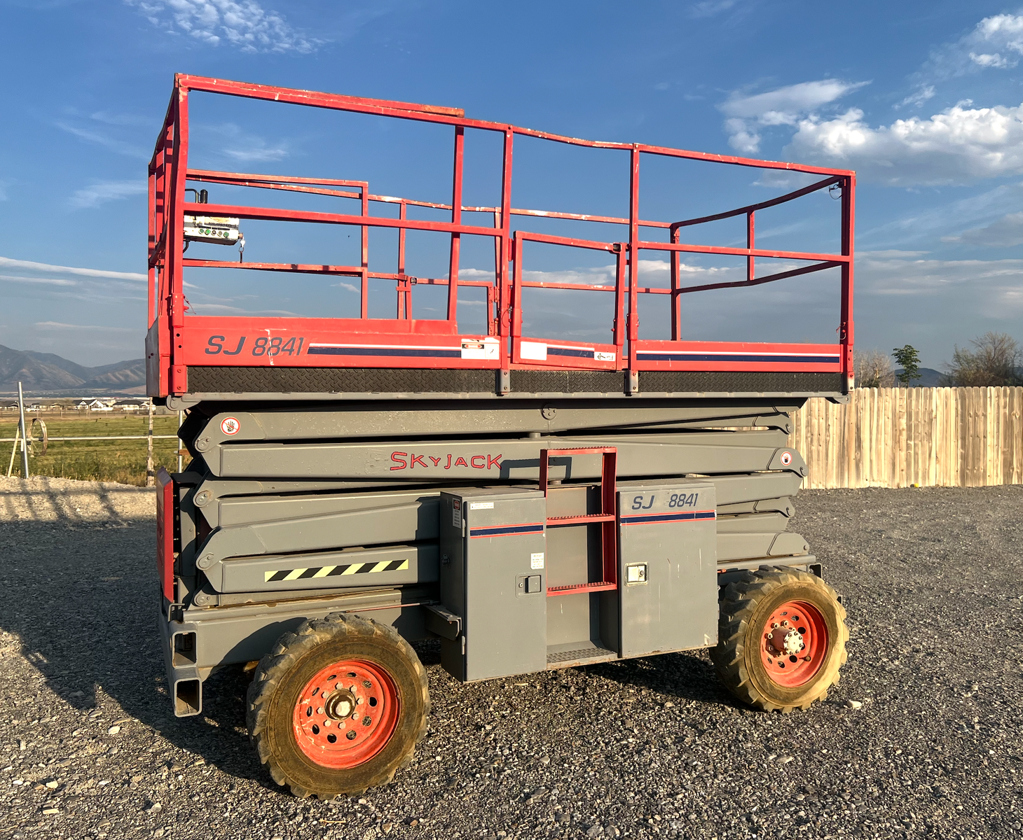 Skyjack SJ8841 Scissor Lift – Runs Well – 2WD – Rugged Never-Flat Tires