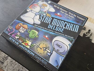 star munchkin deluxe - lightly used