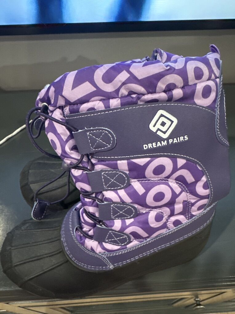 Girls snow boots size 4