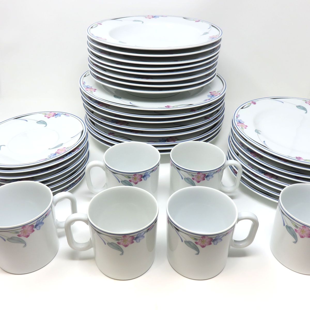 40 Piece Set of Savoir Vivre Fleur Y0221 Dinnerware Service for 8 - Fine China