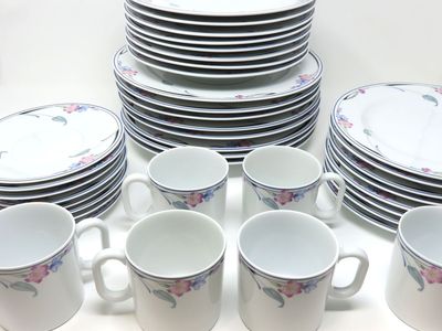 40 Piece Set of Savoir Vivre Fleur Y0221 Dinnerware Service for 8 - Fine China
