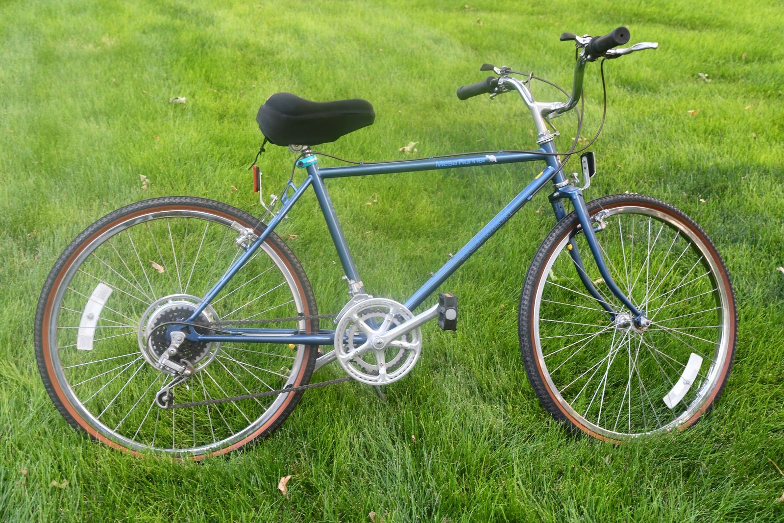 VINTAGE SCHWINN "MESA RUNNER" ADULT MEN'S BIKE ~ 26" WHEELS ~ THUMB SHIFTERS ~ DEPENDABLE ~ TRAIL RIDING or COMMUTING
