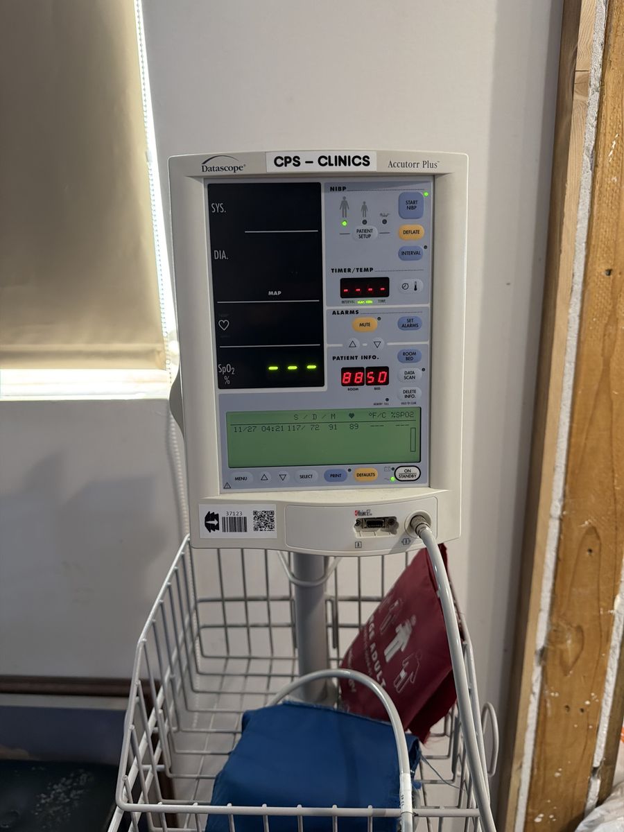 Datascope Accutorr Plus CPS-CLINICS Vital Signs Monitor with Rolling Stand & Cuffs