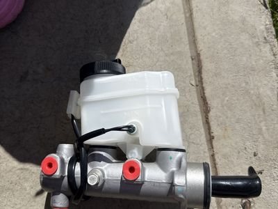 Car brake master cylinder