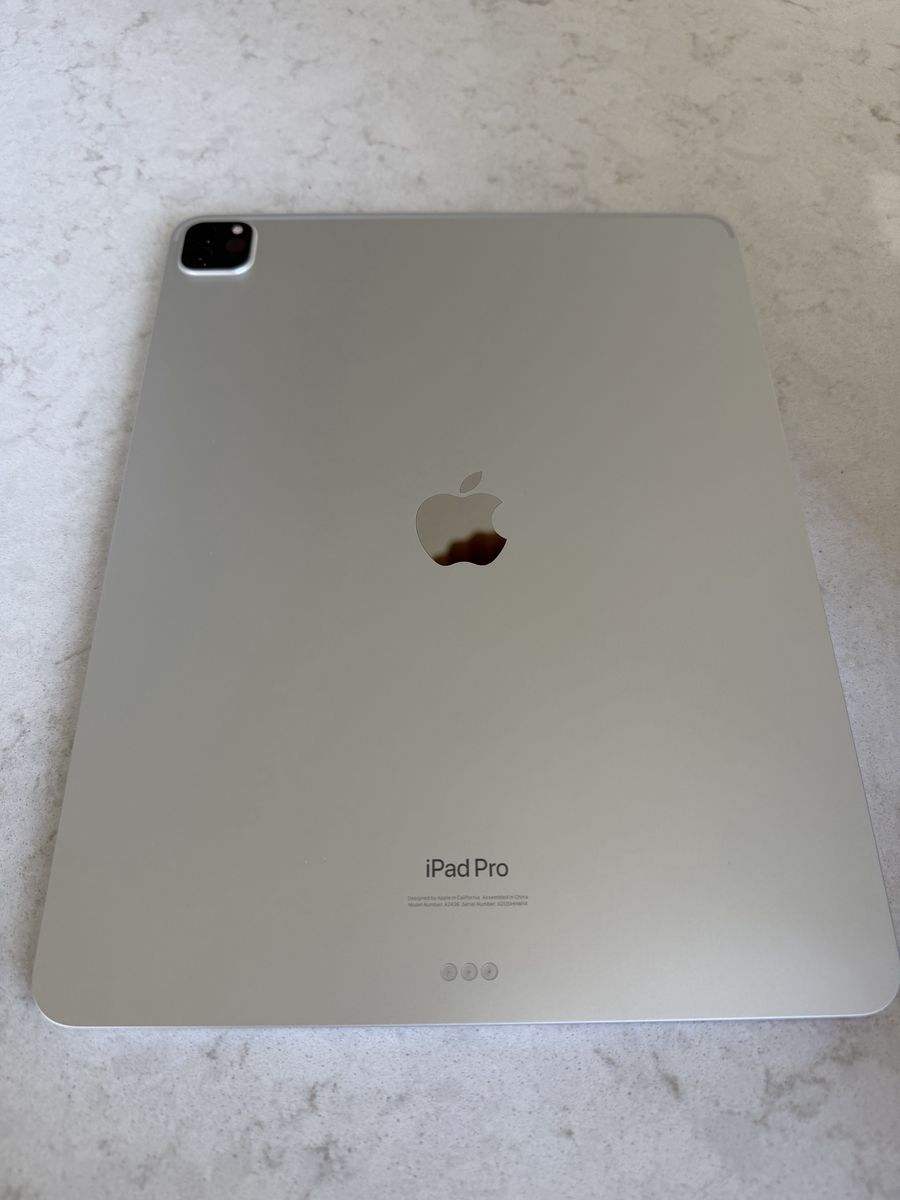 iPad Pro 12.9” - 256 GB (6th Gen) + Magic Keyboard + Pencil