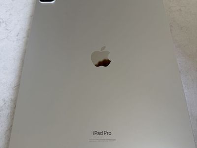 iPad Pro 12.9” - 256 GB (6th Gen) + Magic Keyboard + Pencil