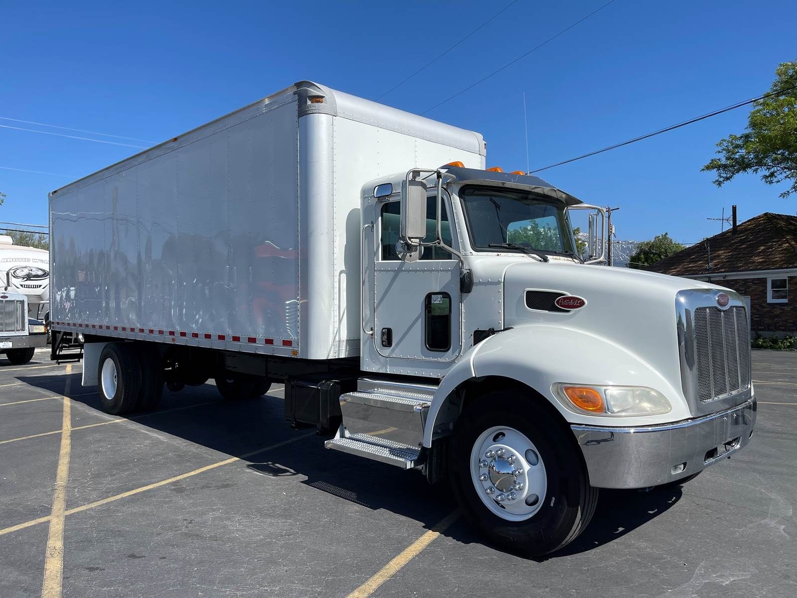 2016 PETERBILT 330 Single Axle, Automatic, Box Truck, 26' Box Length, E-Track Rows, Translucent Roof, Doc height.