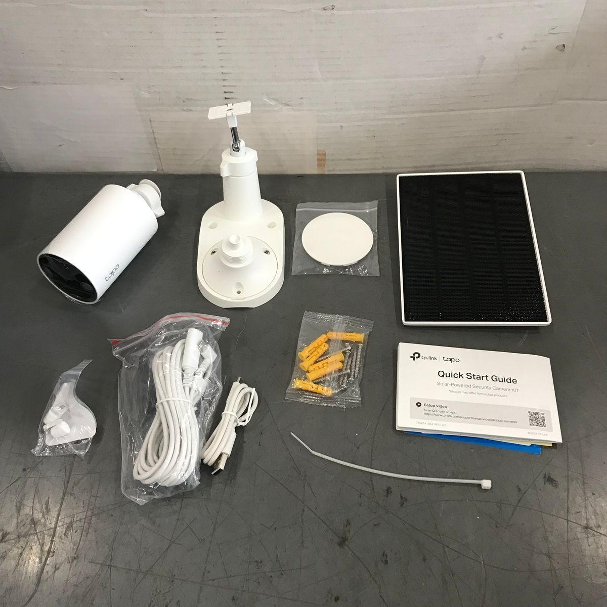 Tp-link Tapo C402 Kit Solar-powered Security Camera Kit, 1080p, Wireless - White