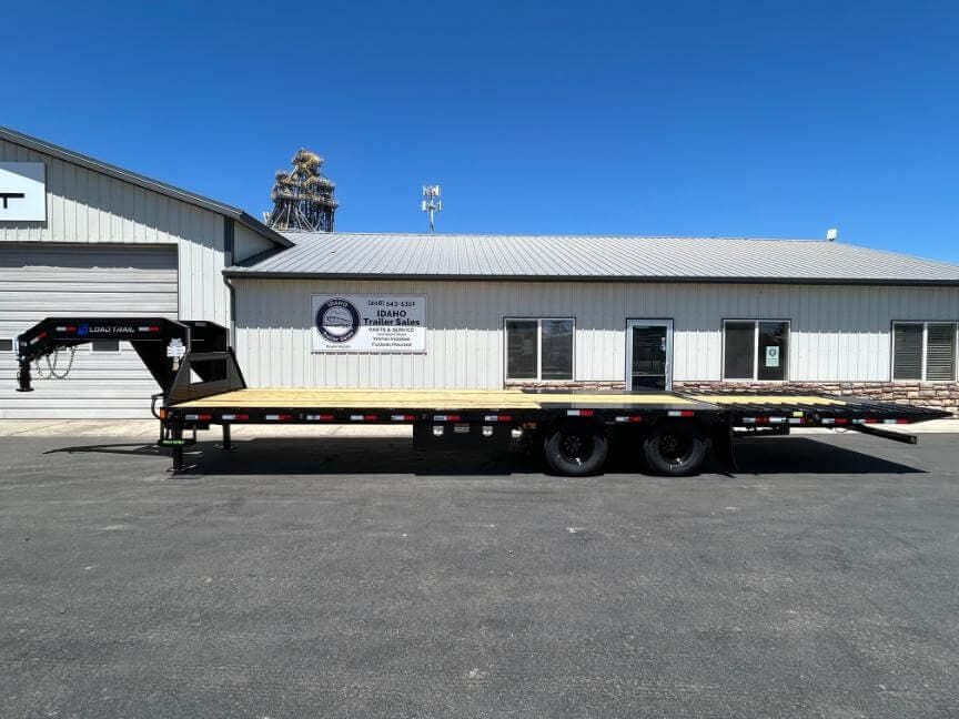2027 Load Trail GL 102'x32' Low-Pro Gooseneck w/Hyd. Dove Tail 25.9K