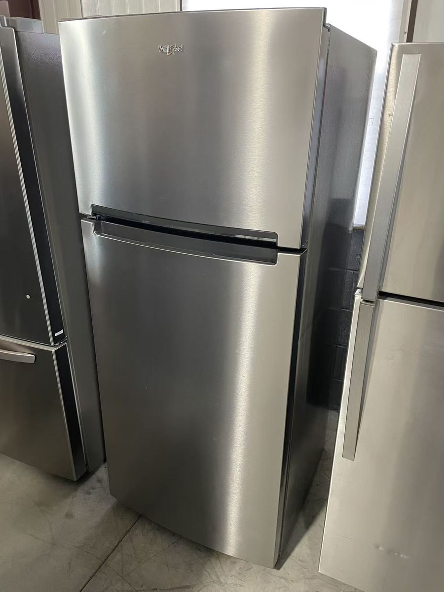 New 28in.wide Top Freezer Refrigerator