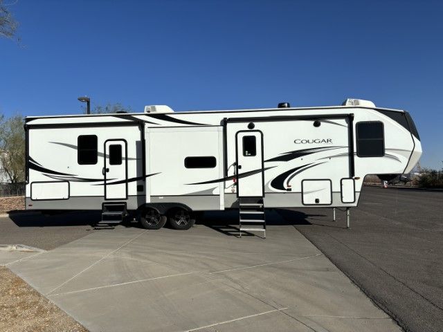 2022 Keystone Cougar 364BHL Fifth Wheel – Fully Equipped, Excellent Condition