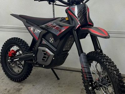 Valtinsu Em5 Pro 14/17 50mph Electric Dirt Bike Black/Red