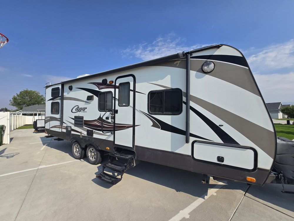 2014 Keystone Cougar Bunkhouse Travel Trailer RV with Slide-Out