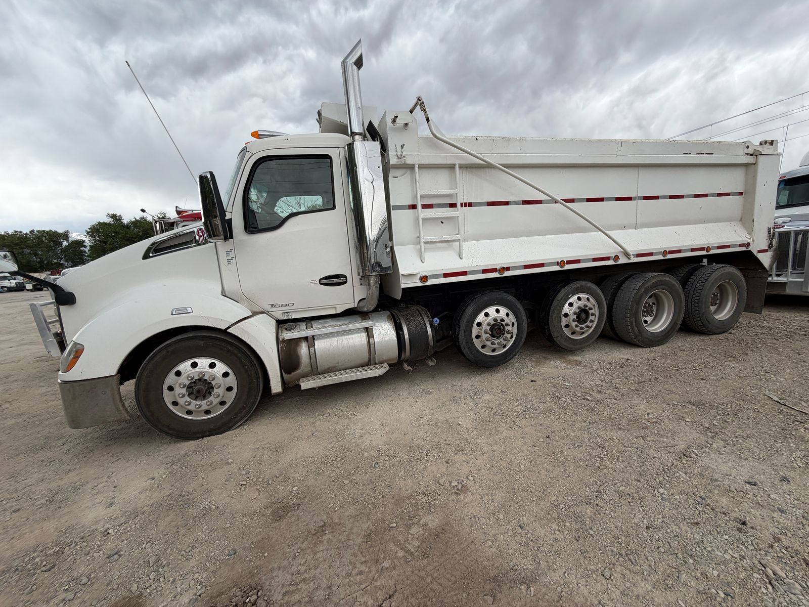 2019 Kenworth T680 Quad Axle Dump, Freshly rebuilt engine, PACCAR MX-13 450HP, diesel, 12-speed automated tranny, 645k miles