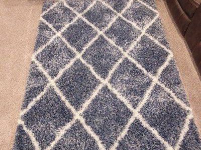 Blue and White Geometric Shag Area Rug - excellent condition
