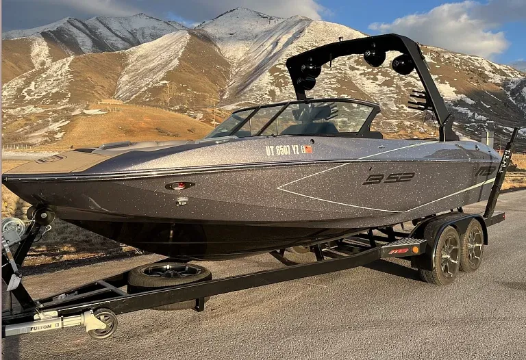 Premium MB B52 Surf Boat Rental | Lake Powell | Seats 16