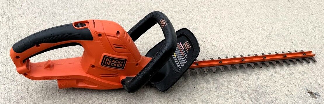 BLACK+DECKER 22 Electric Hedge Trimmer