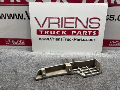 Peterbilt Front Right Aluminum Cast Step-Fender, Part # 15-05344R