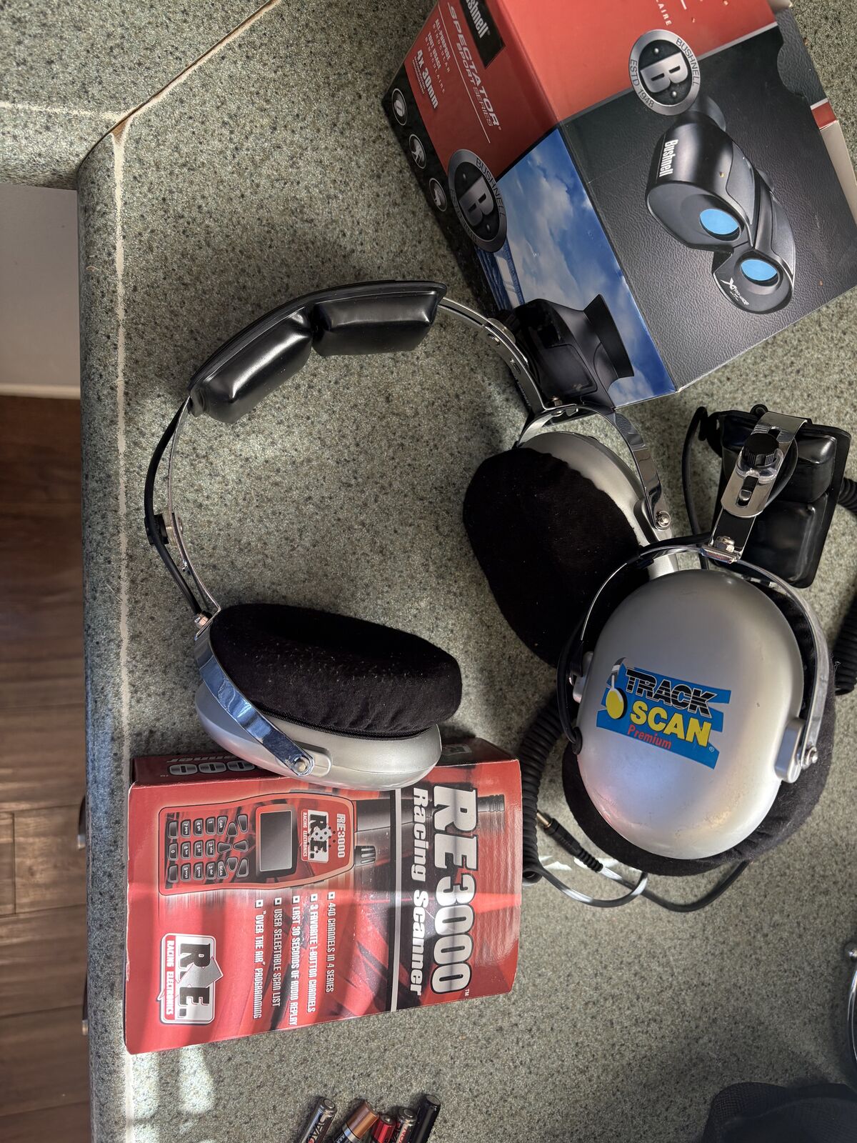 Scanners for Racing ( RE3000 Racing Scanner - 2 head sets & binos )