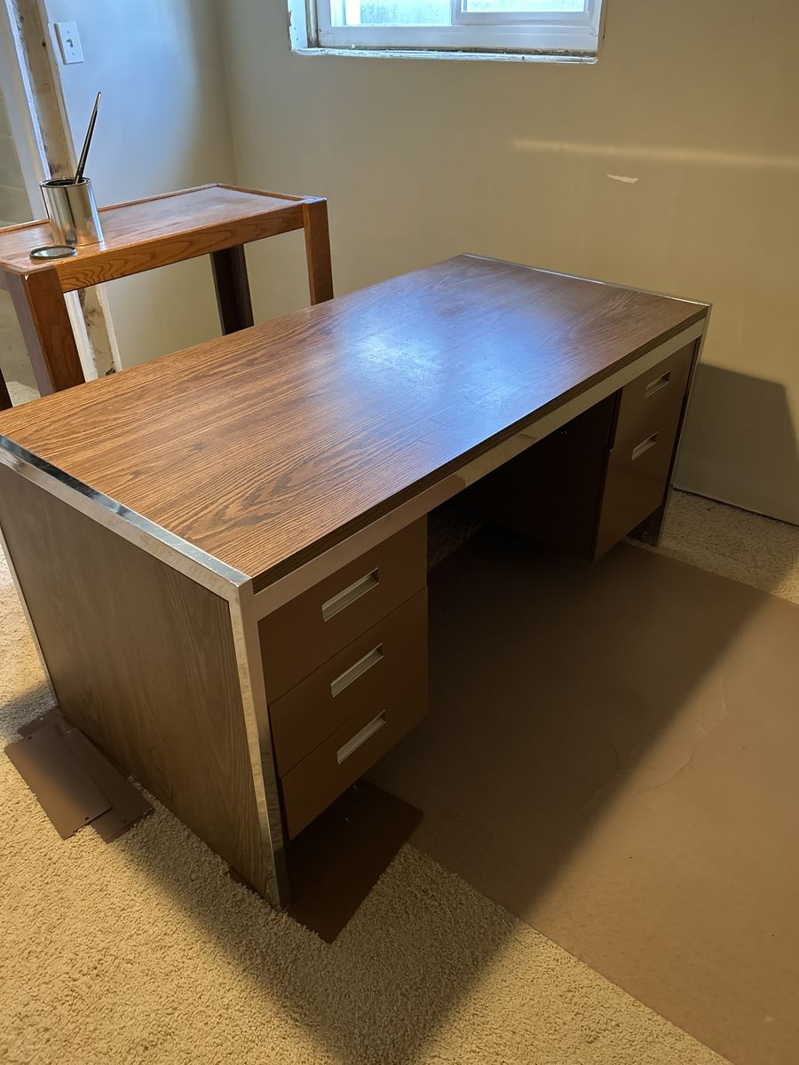 Office Desk – Great Condition