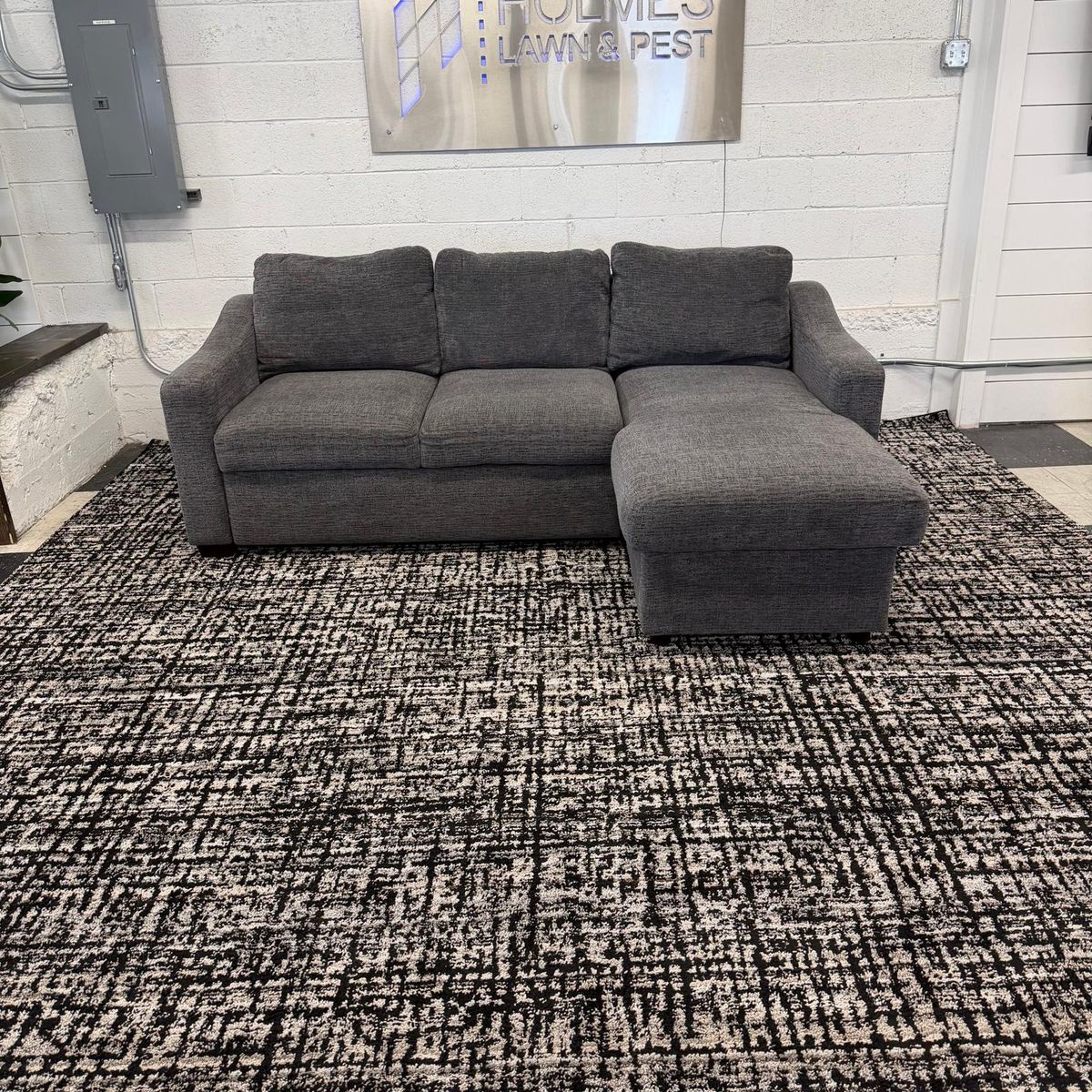 COSTCO ARIA FABRIC SLEEPER SOFA W/ REVERSIBLE STORAGE CHAISE, GRAY!!