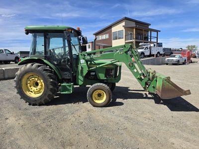 2002 John Deere 5520 Tractor w/Loader 5,200hrs
