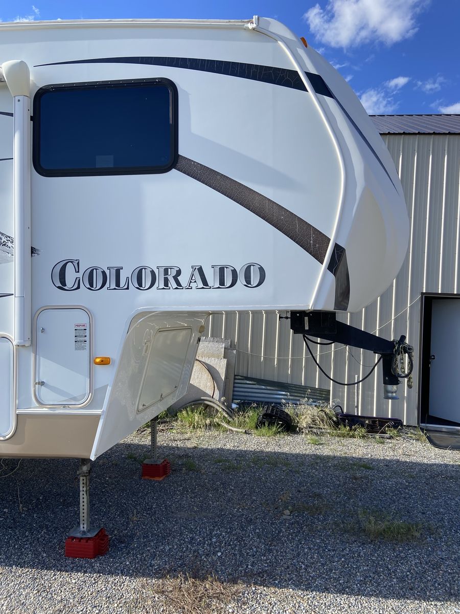 2010 5th Wheel Colorado 32RL