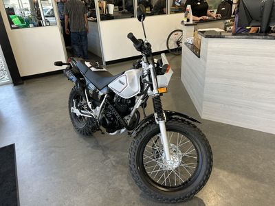 2027 Yamaha TW200 Gallant Gray - Y07375