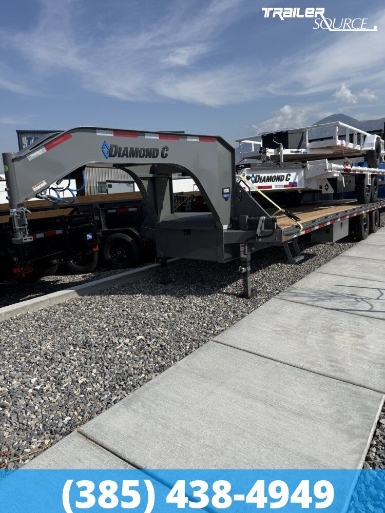 8.5x32 Diamond C FMAX-HDT 210 Gooseneck Hydraulic Dovetail Equipment Trailer - 25K GVWR -