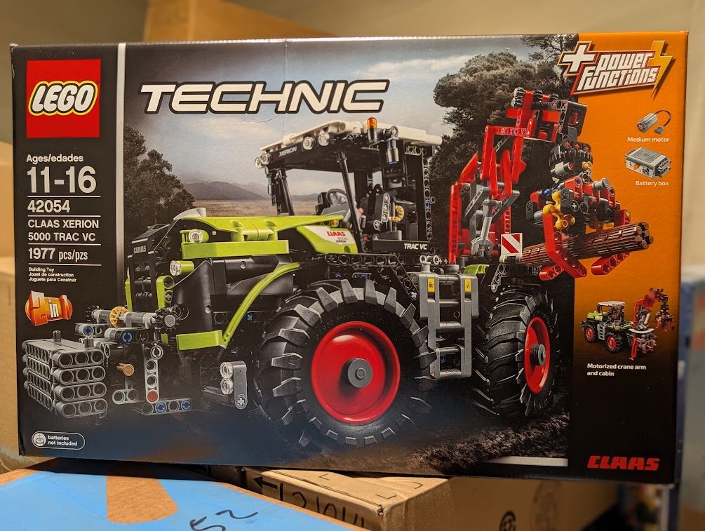 New LEGO TECHNIC: CLAAS XERION 5000 TRAC VC (42054)
