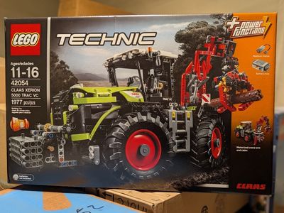 New LEGO TECHNIC: CLAAS XERION 5000 TRAC VC (42054)