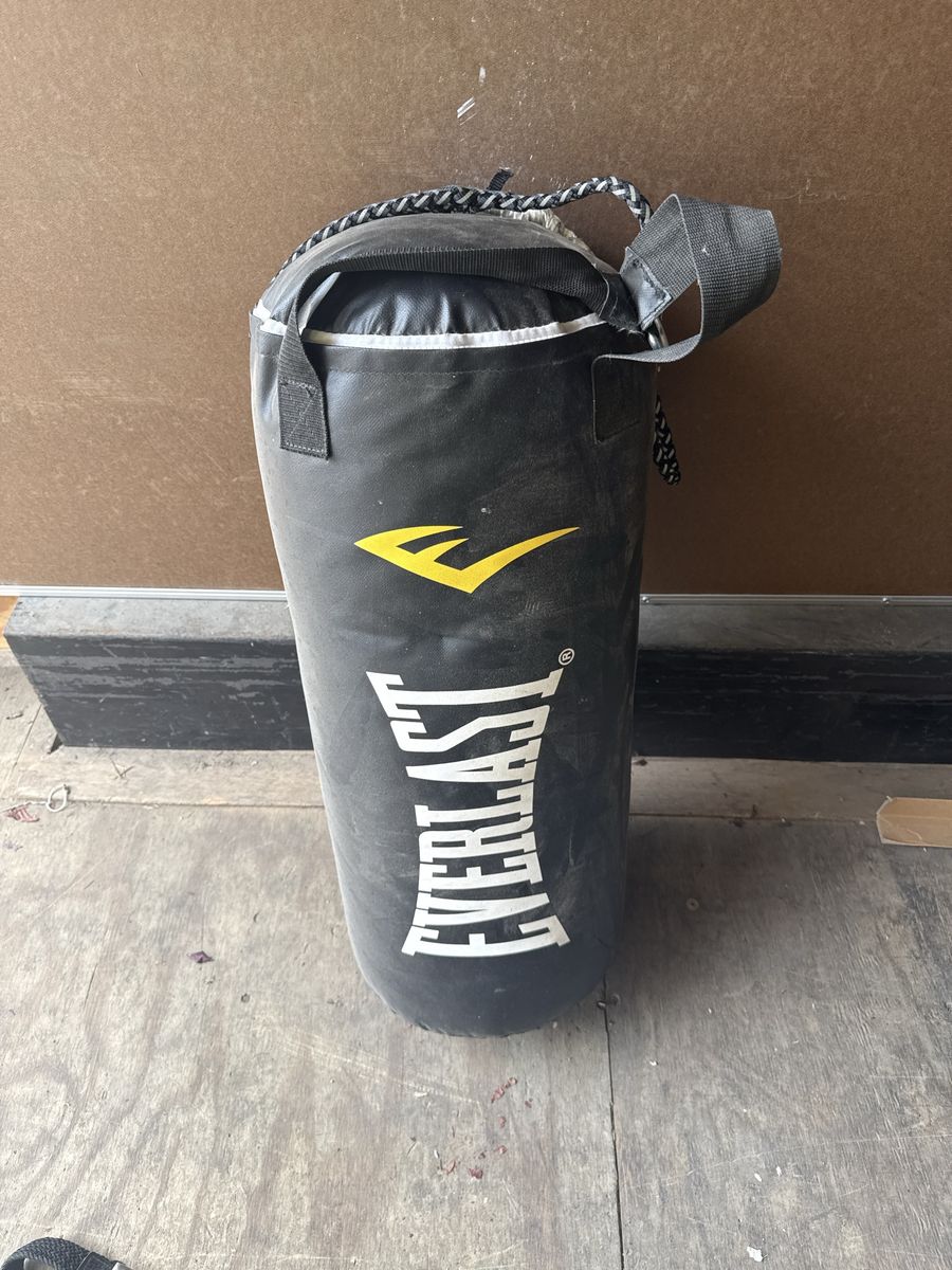 Everlast Black Heavy Punching Bag - Used, Durable Training Equipment
