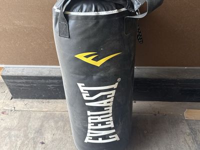 Everlast Black Heavy Punching Bag - Used, Durable Training Equipment