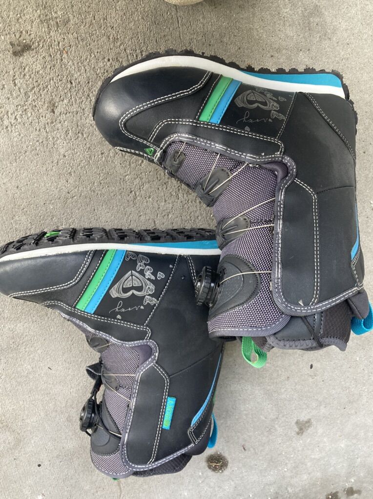 Roxy Womens Size 6 Snowboard BootS