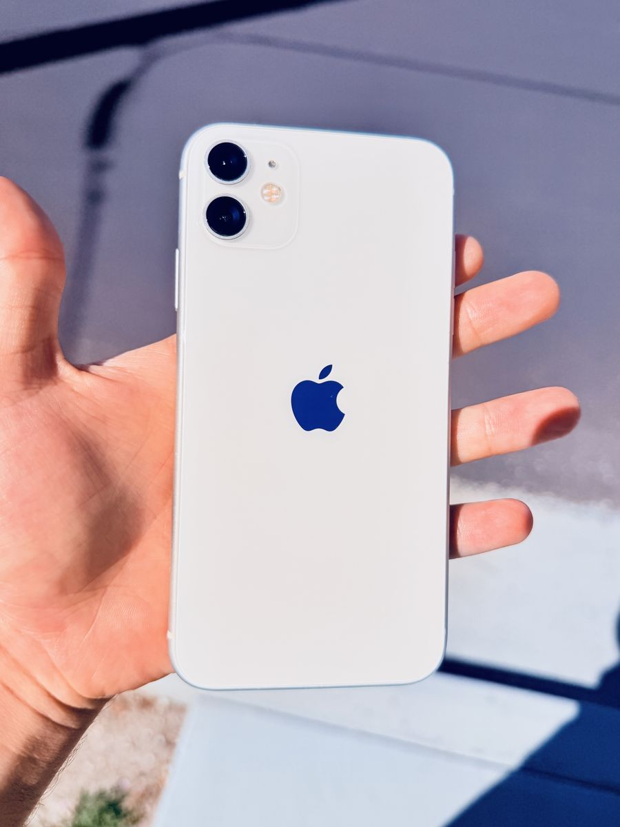 Apple iPhone 11, 64 GB, 100% Battery - Unlocked