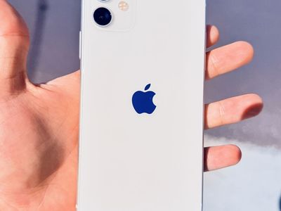 Apple iPhone 11, 64 GB, 100% Battery - Unlocked