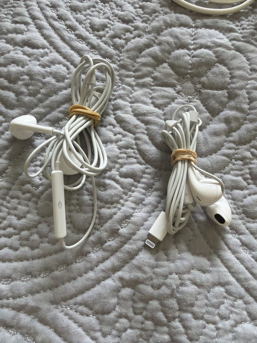 Older Apple earphones for iPhone 13