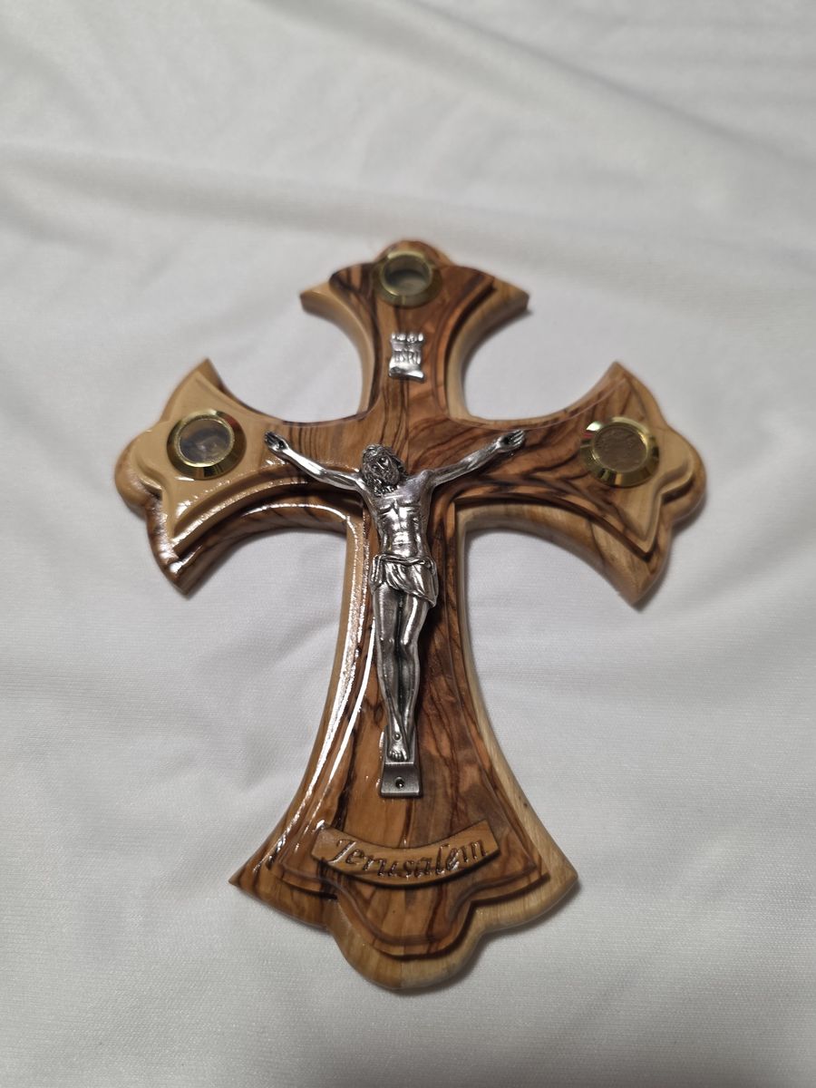 Olivewood Jesus and Crucifix