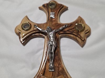 Olivewood Jesus and Crucifix