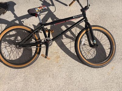 GT Bikes BMX Freestyle Bike - Black with Tan Wall Tires & Colorful Seat - Good Condition