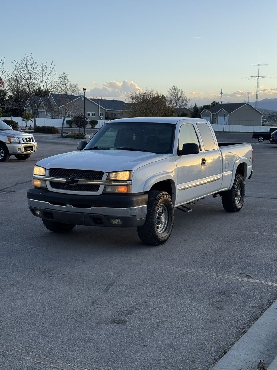 2004 Chevrolet Silverado 2500HD LS