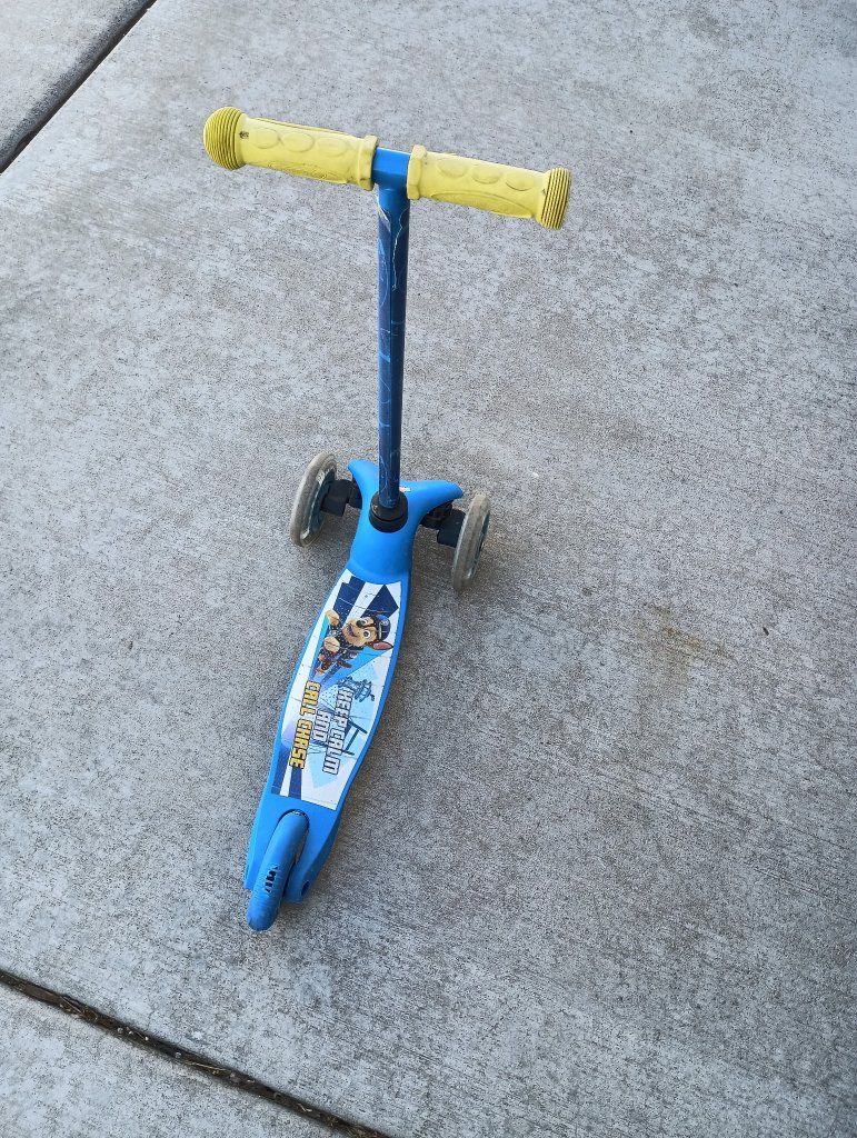 Paw Patrol Chase 3-Wheel Kids Scooter Blue/Yellow - Durable Toddler Ride-On Toy